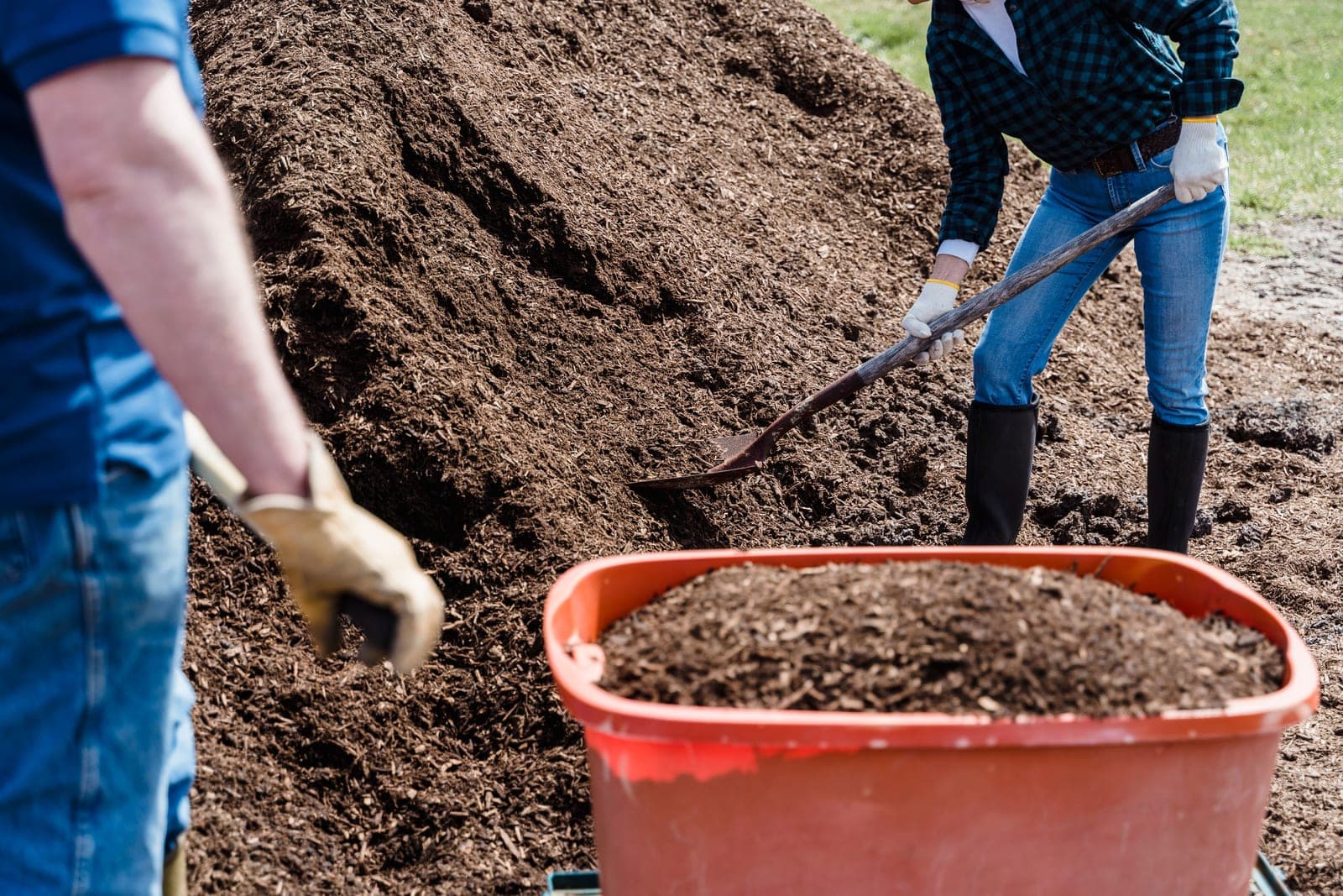 Mulch Installation by Bayside Tree and Landscape on Maryland's Eastern Shore